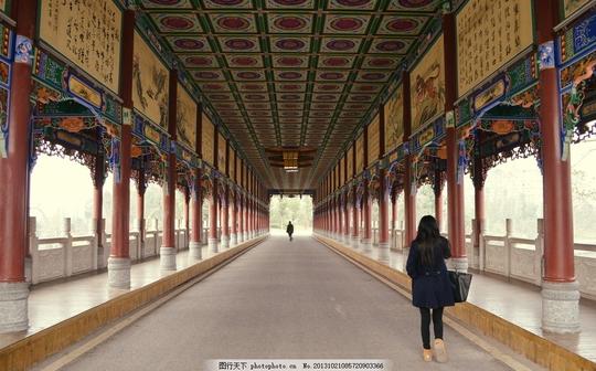 状元桥桥上行人路人走廊长廊装饰画桥内素材桥面建筑摄影