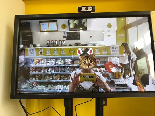探店「猩便利」:除了网红商品,共享图书,便利店还开始变成年轻人的