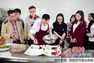 江苏海安:送教上门助力就业创业(1/6)