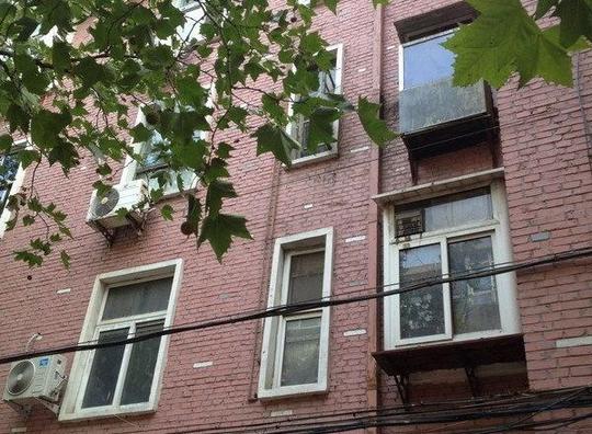 车辆厂四宿舍偏门三室房子实用价格低急售