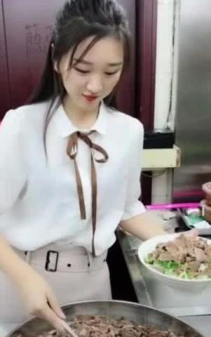 抖音牛肉西施见光死,关掉美颜瘦身,网友:后半辈不吃