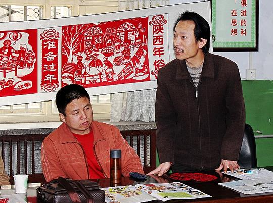 副主席张立虎畅谈剪纸创业历程