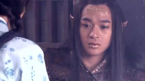 辛芷蕾演一个什么也看不到的盲女，不小心撞到了这个男生