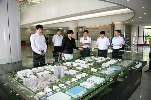 于建明了解西安高新区创业园瞪羚谷的概貌摄影高杰-国务院侨办经科