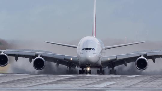 4k空客a380飞机客机起降_3840x2160_高清视频素材下载