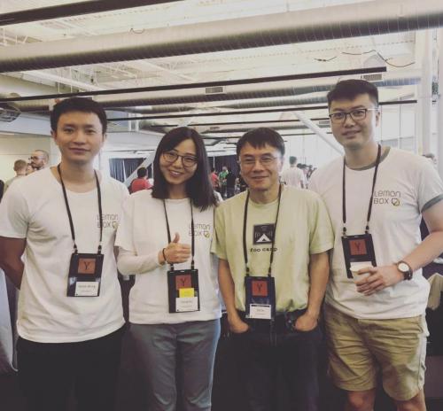 yc夏令营录取的中国创业公司创始团队与陆奇合影