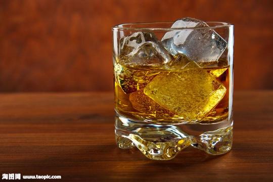 加冰的洋酒摄影图片素材(图片id:672111)_-酒水饮料