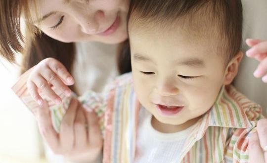 宝妈也能做自媒体赚钱?如何边带小孩边赚钱,在家躺赚!
