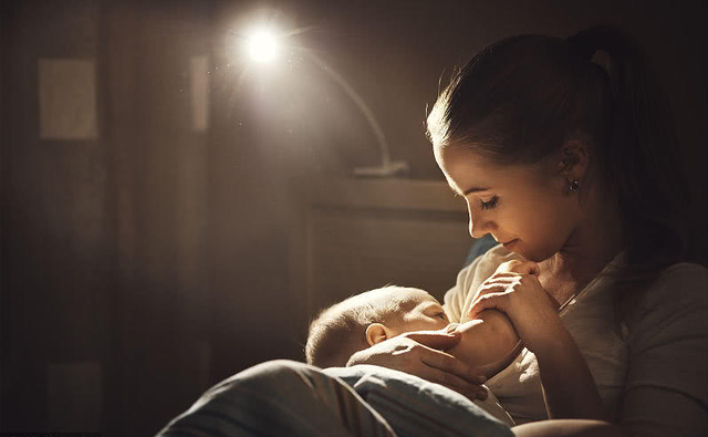 怎样更好的给宝宝断夜奶