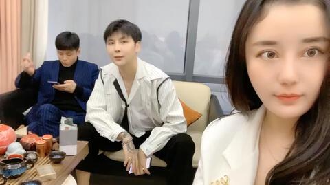 三位快手百万网红回归团队[憨笑]跟导演聊下脚本团队网络平台引流精准