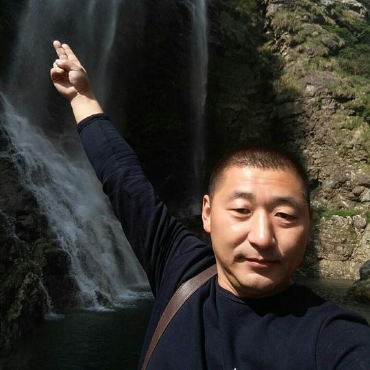 细节不详,狠度不够,没有惊险,没有讲出一黑帮老大的狠,险,谋.
