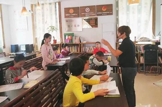 【大樟树社区儿童之家】彩虹心理健康课堂一一交通安全知识趣味写作