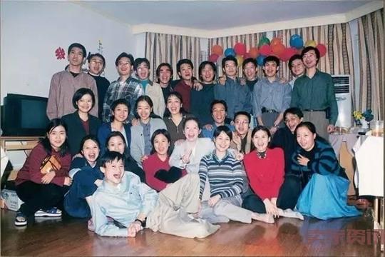 中国99年啥事-1999年创业初期,阿里巴巴全体员工合影-马云不为人知的那些事,部