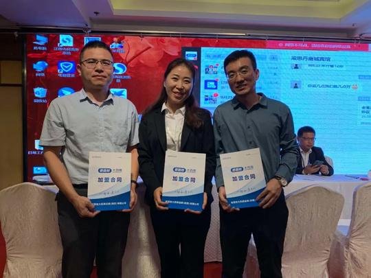 跨行创业，半年收获三家门店，他有什么秘诀?