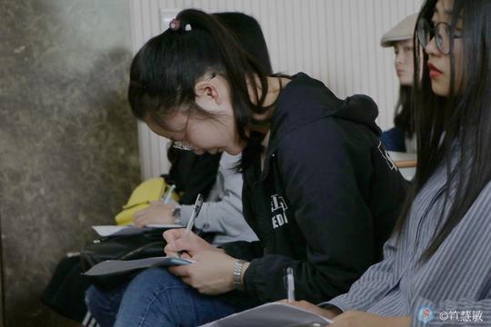 讲座特邀梨视频江苏片区主管龚菲女士,南京区域视频运营助理李猛先生
