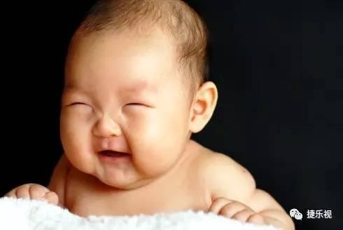 孩子眯着眼睛看东西是不是近视了
