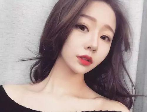 抖音女神温婉强势复出,网友吐槽:胖若两人!忘开美颜不