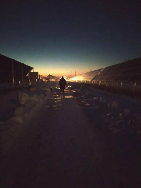 林俊杰裹着心的光歌词什么意思