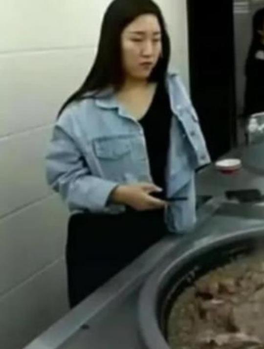 抖音"牛肉面西施"被揭底,关了美颜之后,网友:面我都不