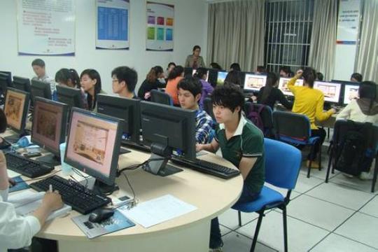 文学院学子参加创业模拟实训培训