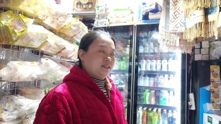 管控期间店子生意不好两个小孩都没有读书买件衣服小儿子还嫌弃