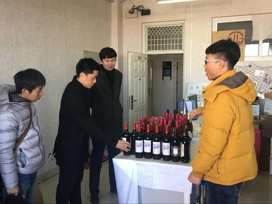与部分创业大学生进行了交流,详细了解了创业大学生的项目经营情况和