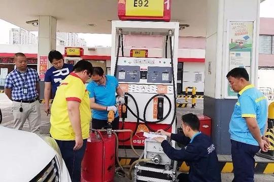 天津全面打响冒黑烟柴油车“狙击战”建立超标黑名单大户管制