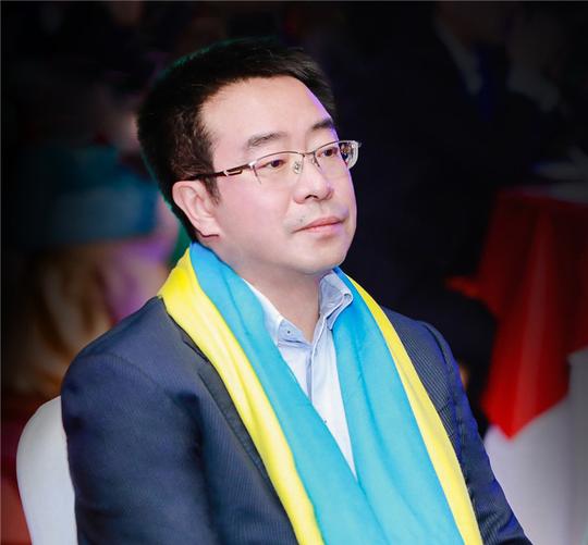 2011年《创业家》杂志黑马大会上,我和薛蛮子及雷军一起担任评委,大家
