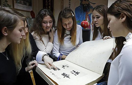 汉语将纳入俄罗斯高考！以后谈生意必须普通话，还得会喝二锅头！