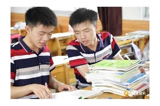 湖南双胞胎学霸一个上清华一个上北大