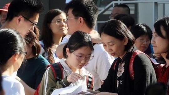 农村考生不听父母意见,500分报考冷门专业被录取,父母却很无奈