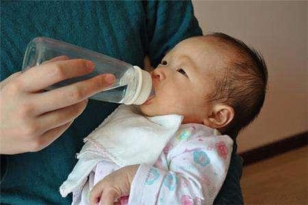 新生儿需要喝水吗,怎么喝