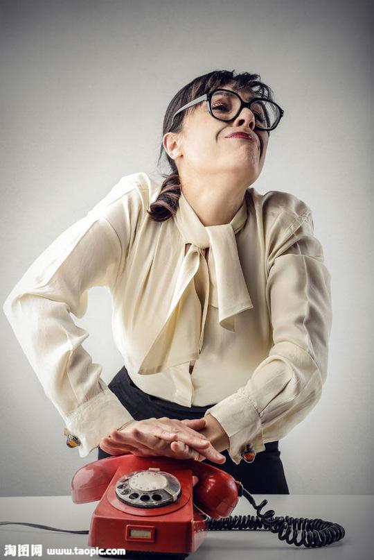 不想接电话的商务女士图片_不想接电话的商务