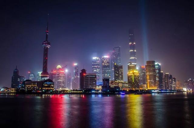 一个帝都,一个魔都.