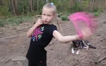 疯狂出拳狂进狂出式GIF动图