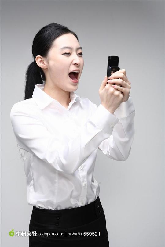 店铺装修当前位置:素材公社图片素材职场人物商务白领看手机的