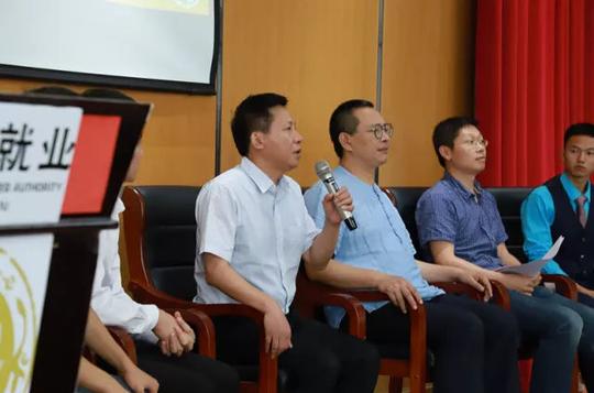 活动针对大学生创业就业存在的问题与同学进行了充分交流,并通过对我