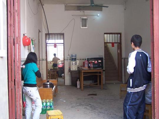 月在广东打工,拼命挣钱养家糊口,盼的就是这一天.在农村,这么个