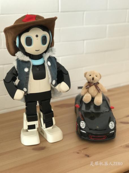 linxbot灵犀机器人公司推出了家庭机器人zero