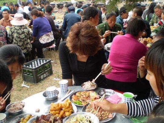 农村流行的一条龙婚宴服务,那样的佳肴你尝过吗?