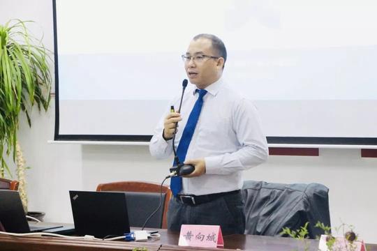 2018启迪之星梦想课堂创业导师走进新疆农业职业技术学院