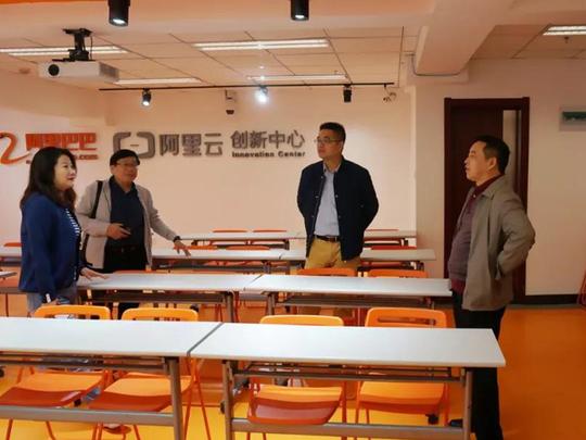 双方就大学生创业就业,大学生项目孵化等方面进行了交流与讨论,并就下