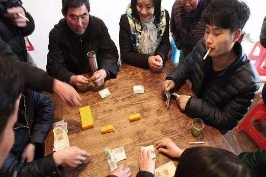 农村“暴富”的拆迁户，日子反而没以前好，为啥?老农的话很无奈