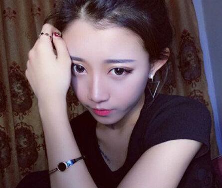 快手社会摇女王:小伊伊