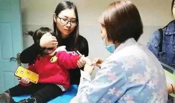 宝宝呕吐拉肚子怎么办