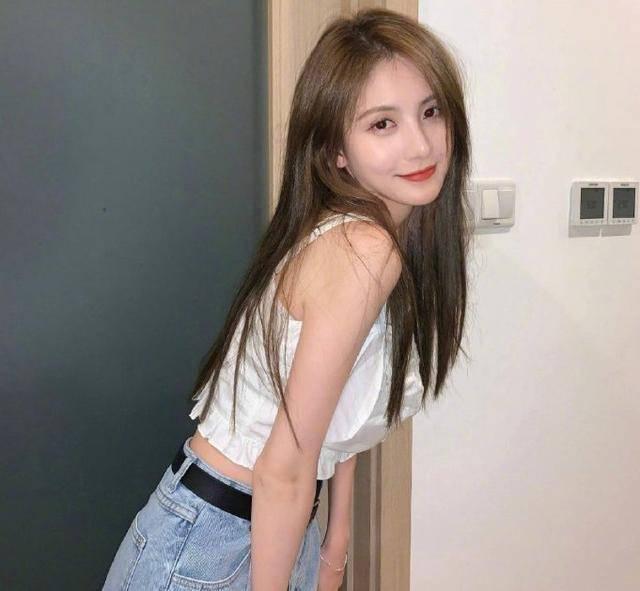 王思聪带女生现身楼盘看房视频
