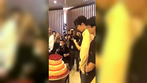 祝王一博生日快乐的文案