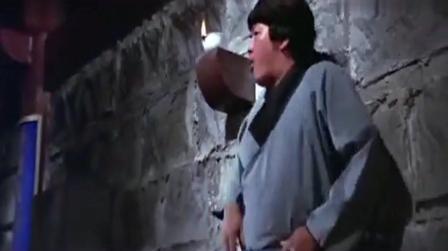 少林搭棚大师小伙偷闯少林三十六房正要走偏门没想到走错一步就完蛋