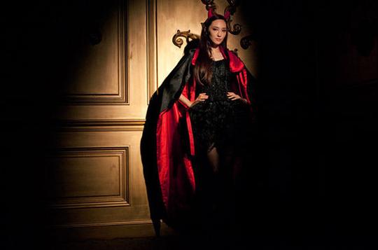 吴佩慈魔幻上演变装秀惊艳万圣节之夜