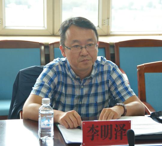 省教育厅高等学校创新创业调研组组长李明泽听取汇报